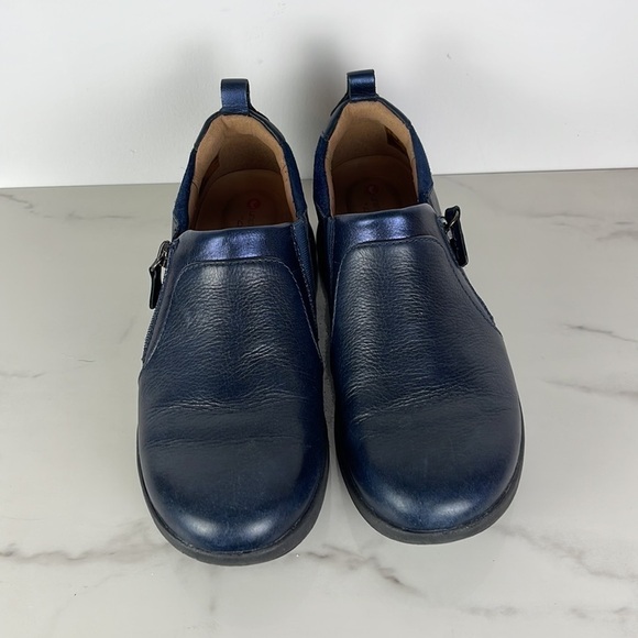 Unstructured Navy Clark’s Size 6.5 - Picture 2 of 4